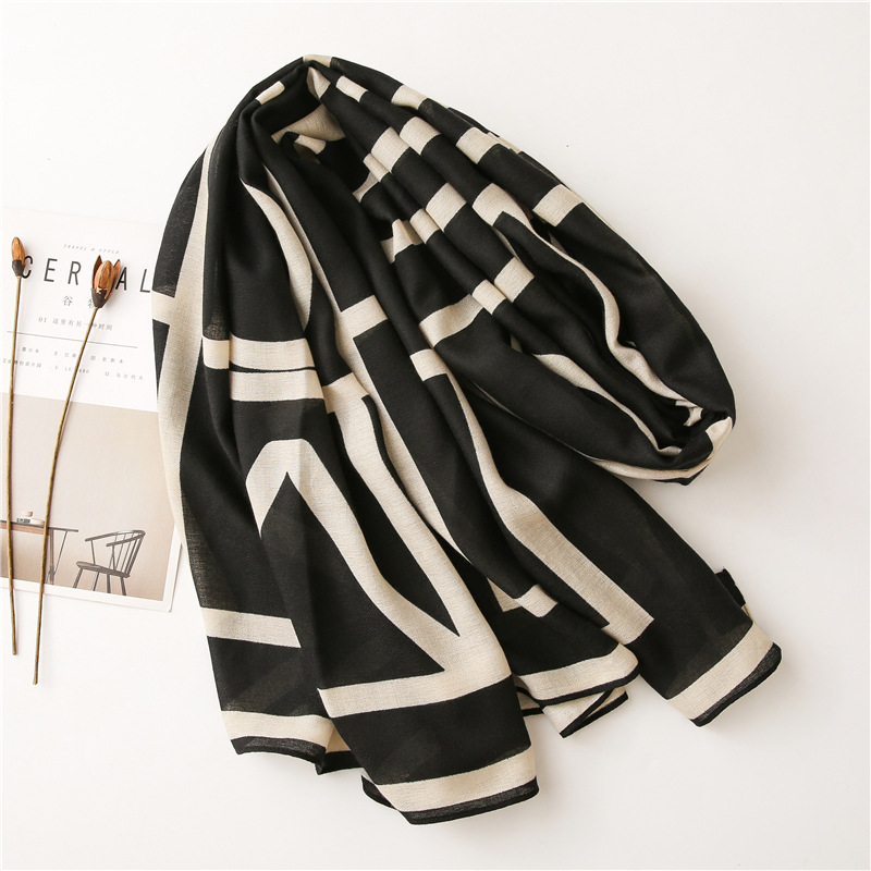 Spain Luxury Brand Black Beige - Tippet Line reseña y precio