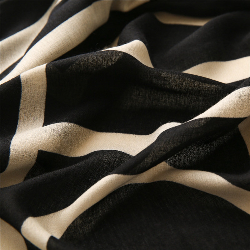 Spain Luxury Brand Black Beige - Tippet Line reseña y precio